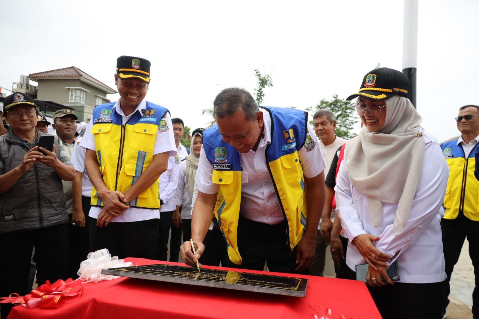 Cegah Banjir di Bekasi Barat, Wali Kota Bekasi Tri Resmikan Polder Griya Bintara