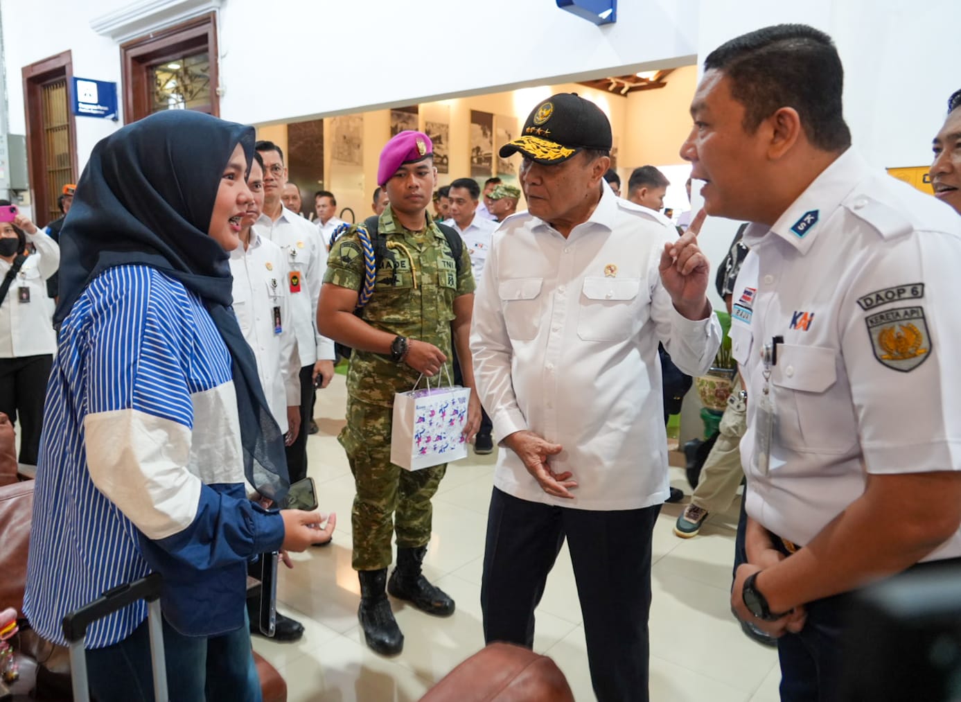 Menko Polkam Pantau Kesiapan Mudik di Bandara dan Stasiun KAI Yogyakarta