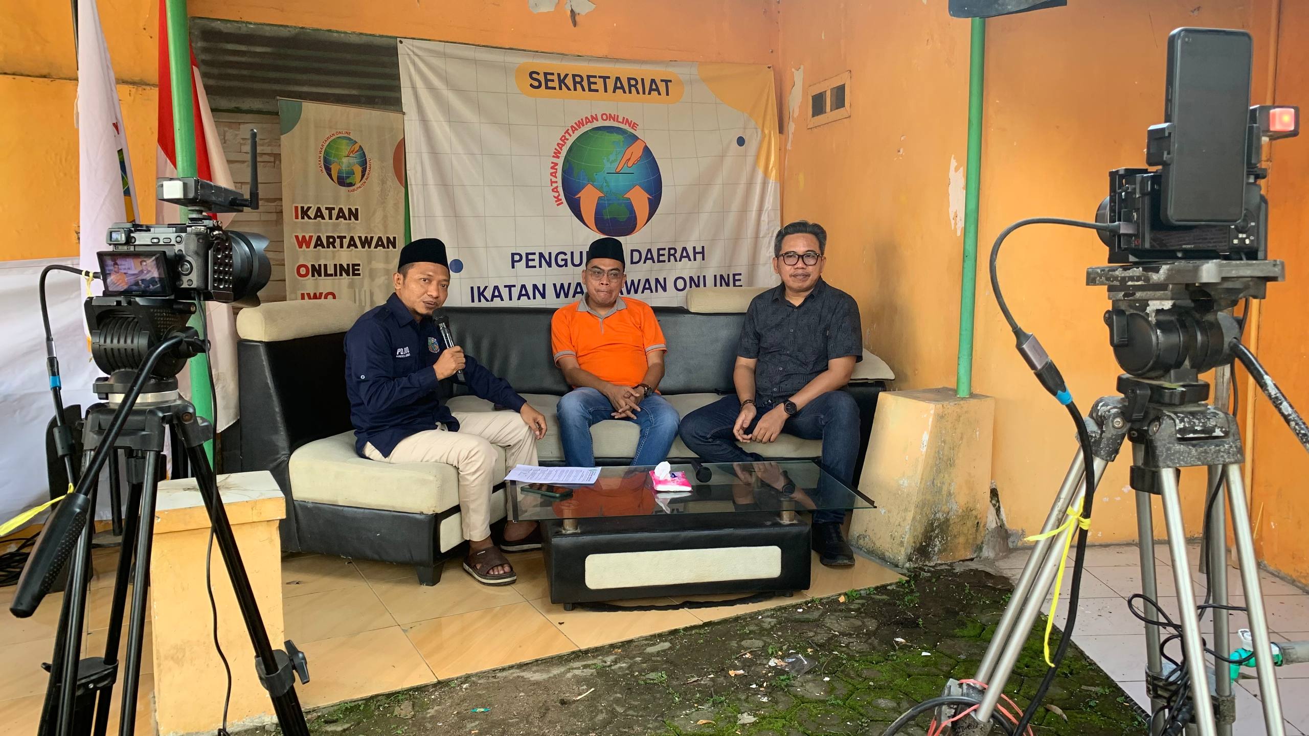 Talkshow IWO Indramayu Soroti Satu Tahun Kepemimpinan Lucky Hakim-Syaefudin