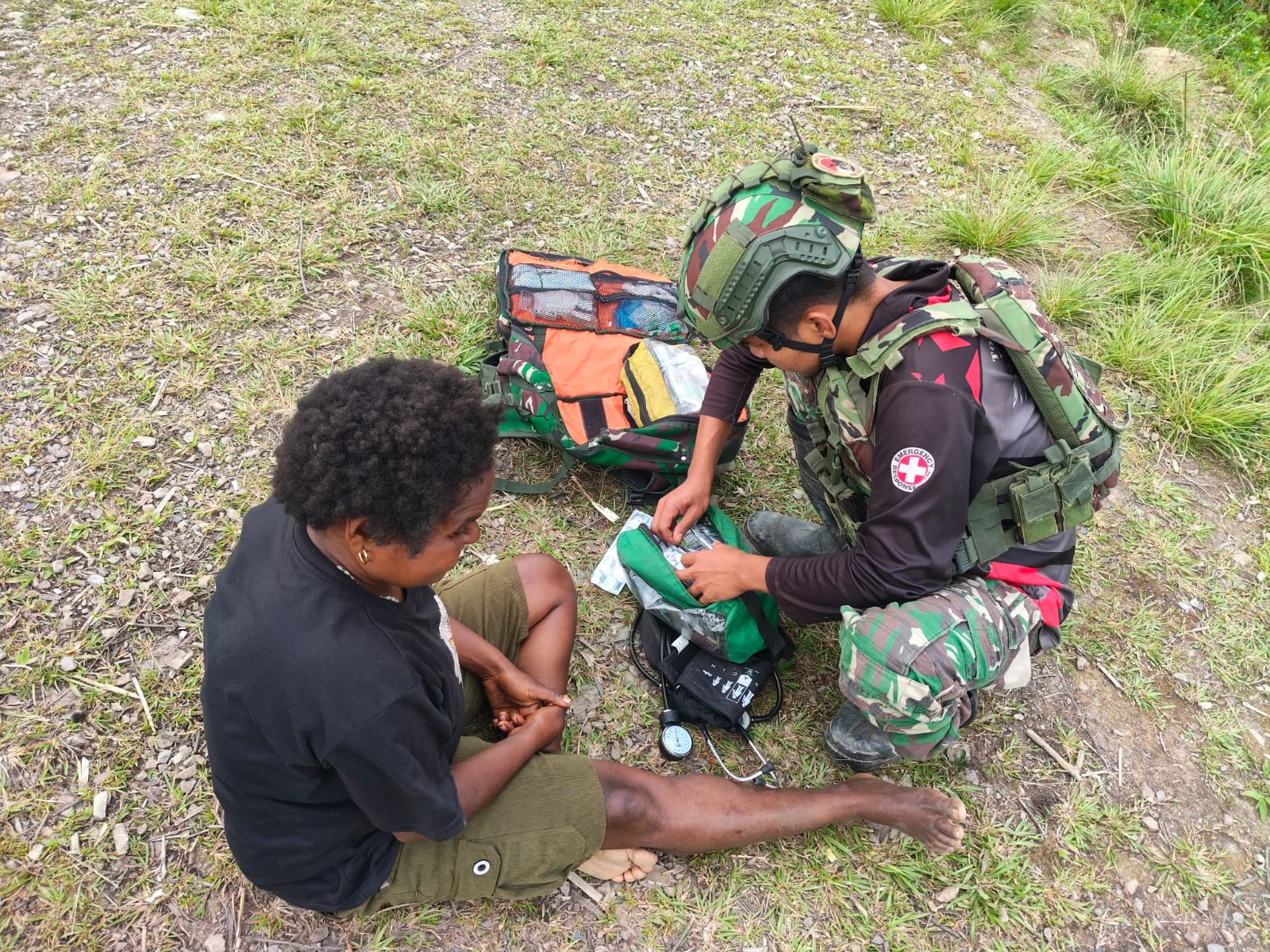 Jaya Sakti Sehat: Satgas Yonif 113 Bagikan Vitamin dan Layanan Medis Gratis untuk Warga Ogeapa