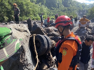 Lahar Dingin Merapi Terjang Sungai Senowo, 4 Penambang Hilang dan 1 Tewas