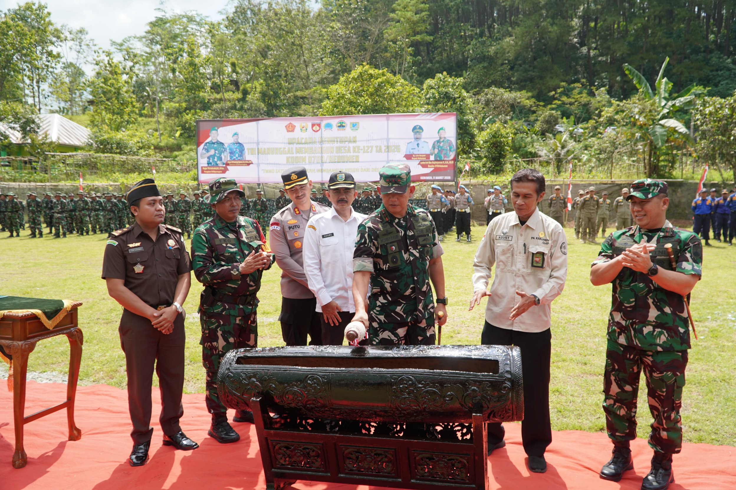 Pangdam IV/Diponegoro Tutup TMMD ke-127 di Kebumen, Jalan Desa hingga Air Bersih Hadir untuk Warga Somagede