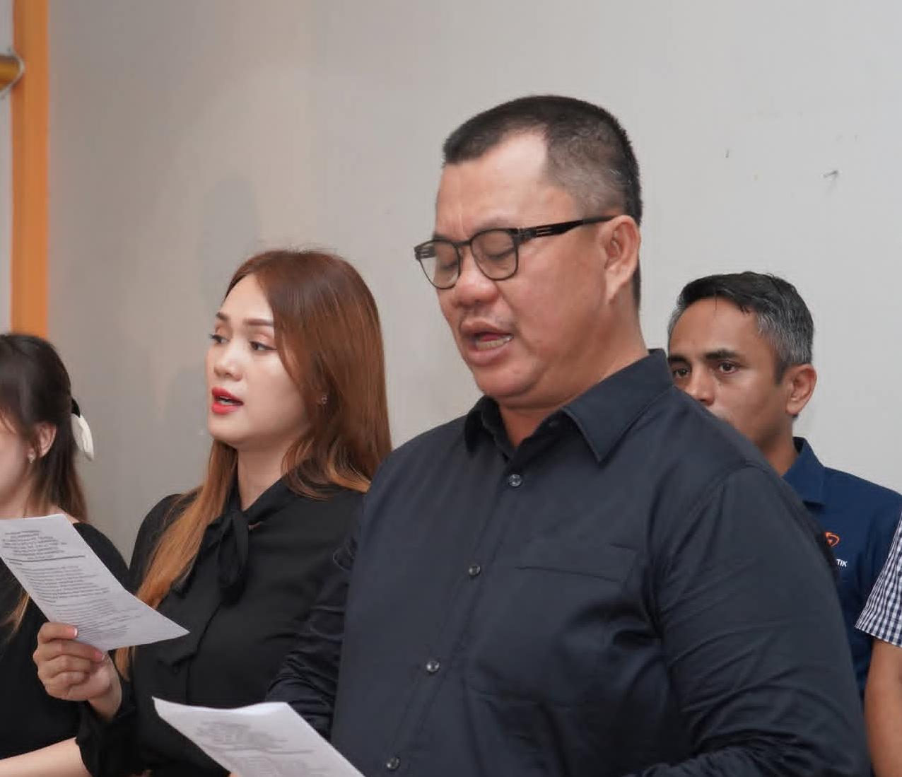 Wali Kota Gunungsitoli Melayat dan Sampaikan Belasungkawa yang Mendalam atas Berpulangnya Wakil Ketua DPRD