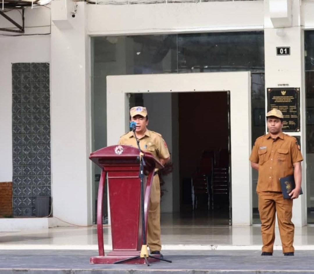 Asisten III Setda Nisbar Pimpin Upacara Bendera, Tekankan Pentingnya Motivasi dalam Diri ASN