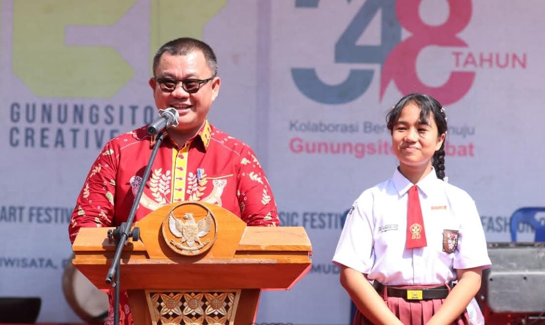 Wali Kota Pimpin Wisuda Sekolah Lansia se-Kota Gunungsitoli