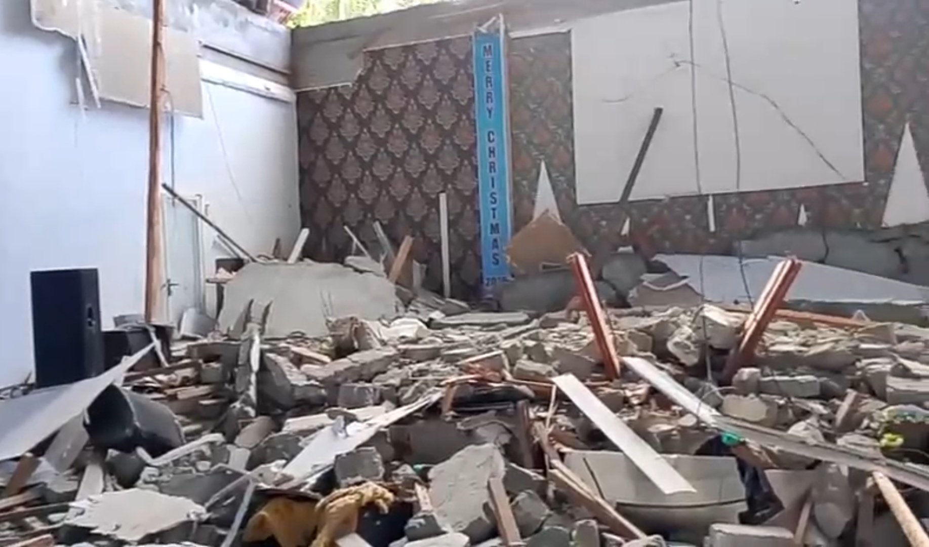 Gempa M 7,6 Guncang Bitung dan Ternate, Warga Panik Berhamburan Keluar Rumah