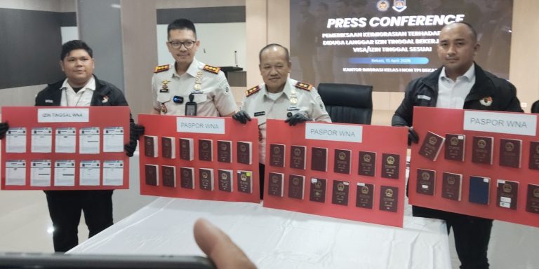 Modus Visa Kunjungan, Imigrasi Bekasi Amankan 78 TKA Ilegal Disebuah Proyek Konstruksi di GllC Deltamas