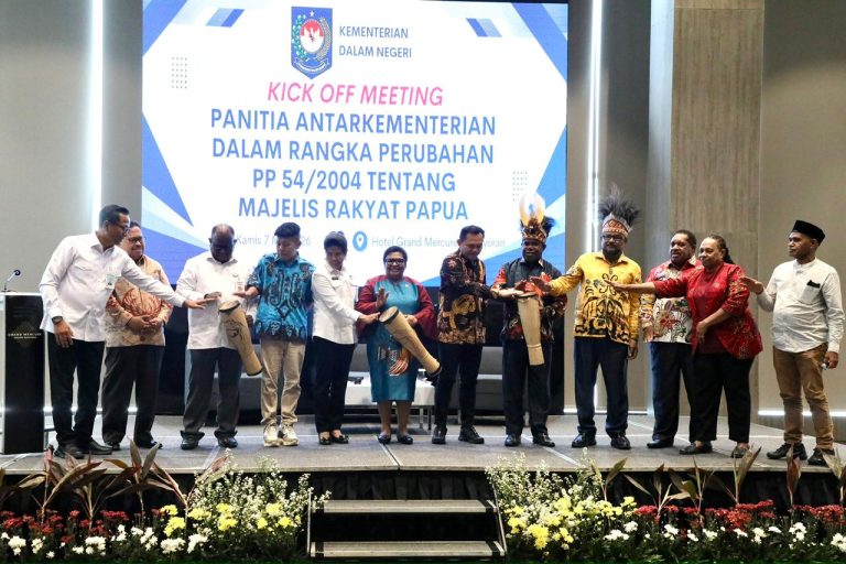 Ribka Haluk Tekankan Penguatan Peran MRP dalam Penyusunan RPP Perubahan Kedua PP 54 Tahun 2004