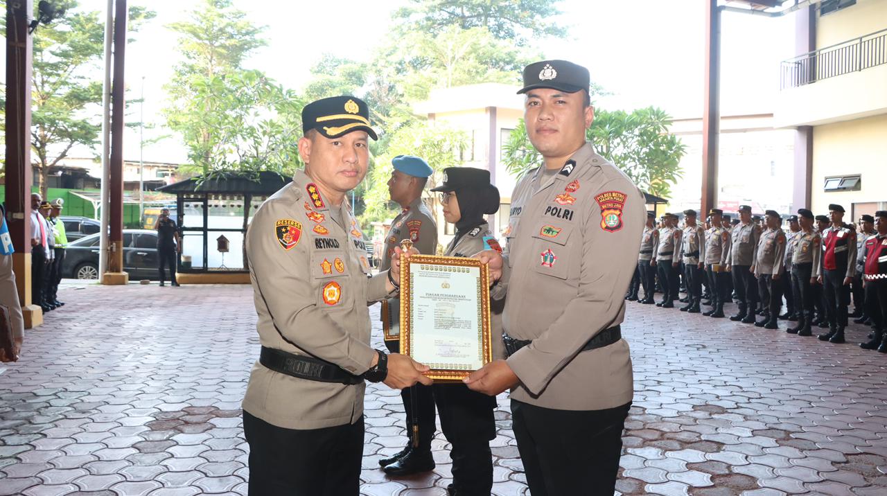 Kapolres Jakpus Beri Penghargaan Anggota Berprestasi, sebagai Motivasi Tingkatkan Pelayanan