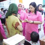 Bhayangkari Metro Jakpus Salurkan Bantuan dan Trauma Healing untuk Korban Kebakaran Pasar Jiung