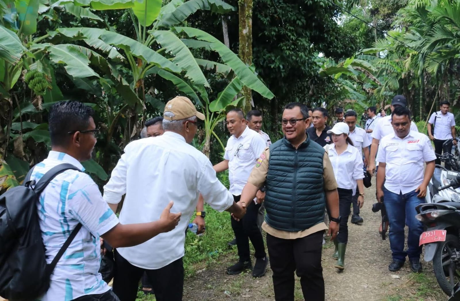 Wujudkan Kemandirian Pangan, Wali Kota Gunungsitoli Ikut Panen Perdana Cabai BUMDes Sendroro