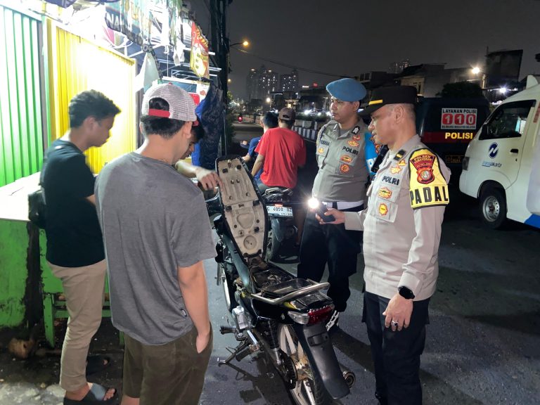Polres Jakpus Amankan 4 Orang Bawa Tramadol Saat Razia Dini Hari, Sejumlah Motor Tanpa Surat Ikut Ditindak