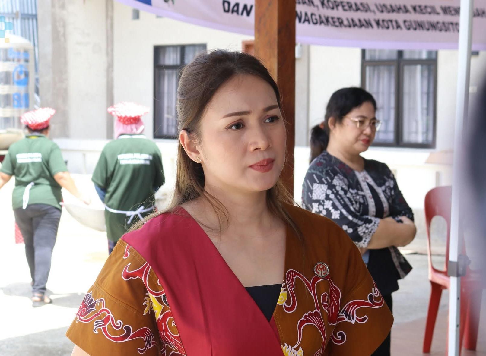 Ketua TP PKK Kota Gunungsitoli Tinjau Semangat Inovasi UMKM Lokal