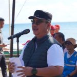 Walkot Gusit Gelar Gotong Royong, Bagikan Bibit Pohon, dan Lepas Tukik