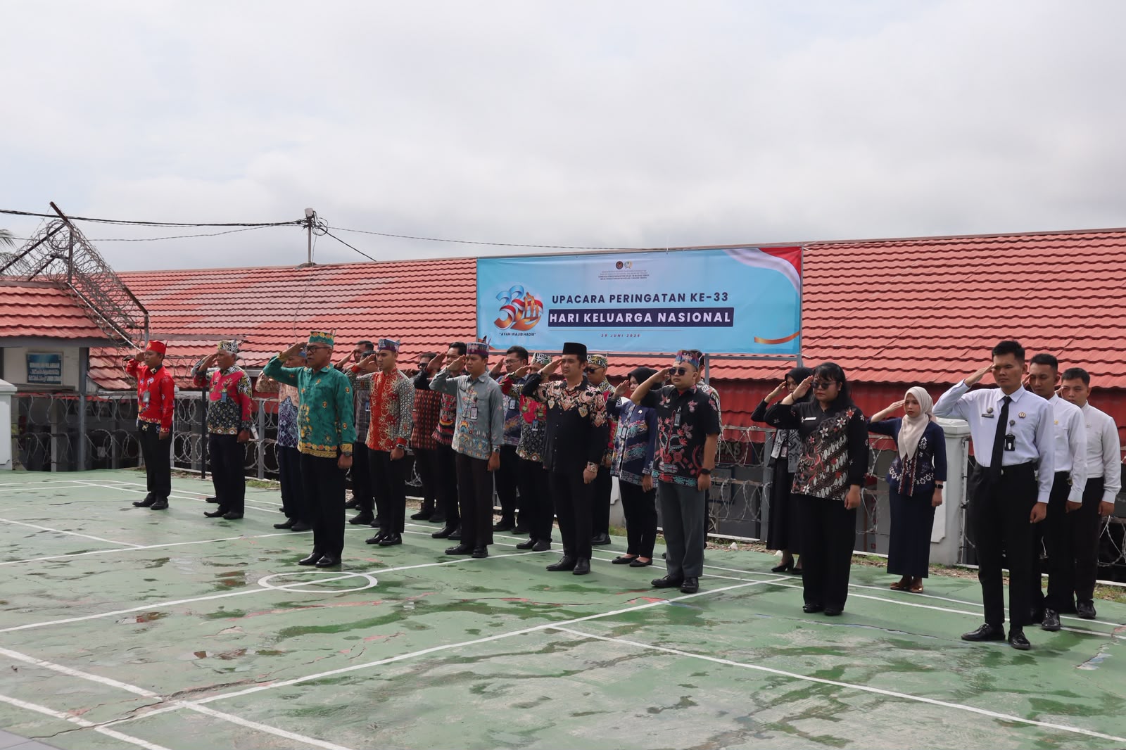 Lapas Muara Teweh Semarakkan Harganas Ke-33 dengan Baju Adat Nusantara