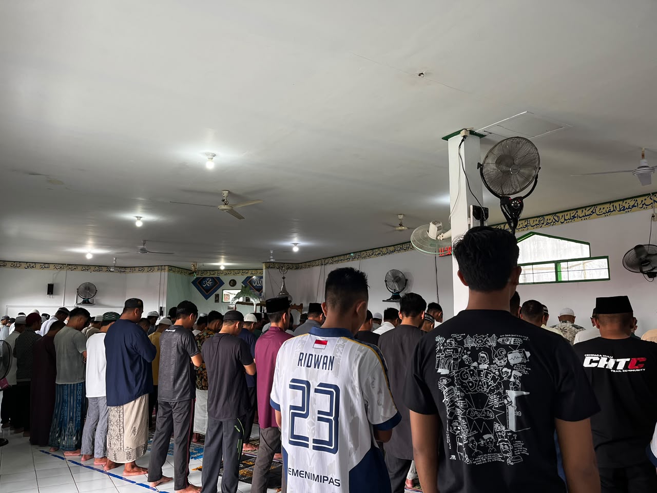 Warga Binaan Lapas Muara Teweh Khusyuk Sholat Jumat Berjamaah Bersama Petugas