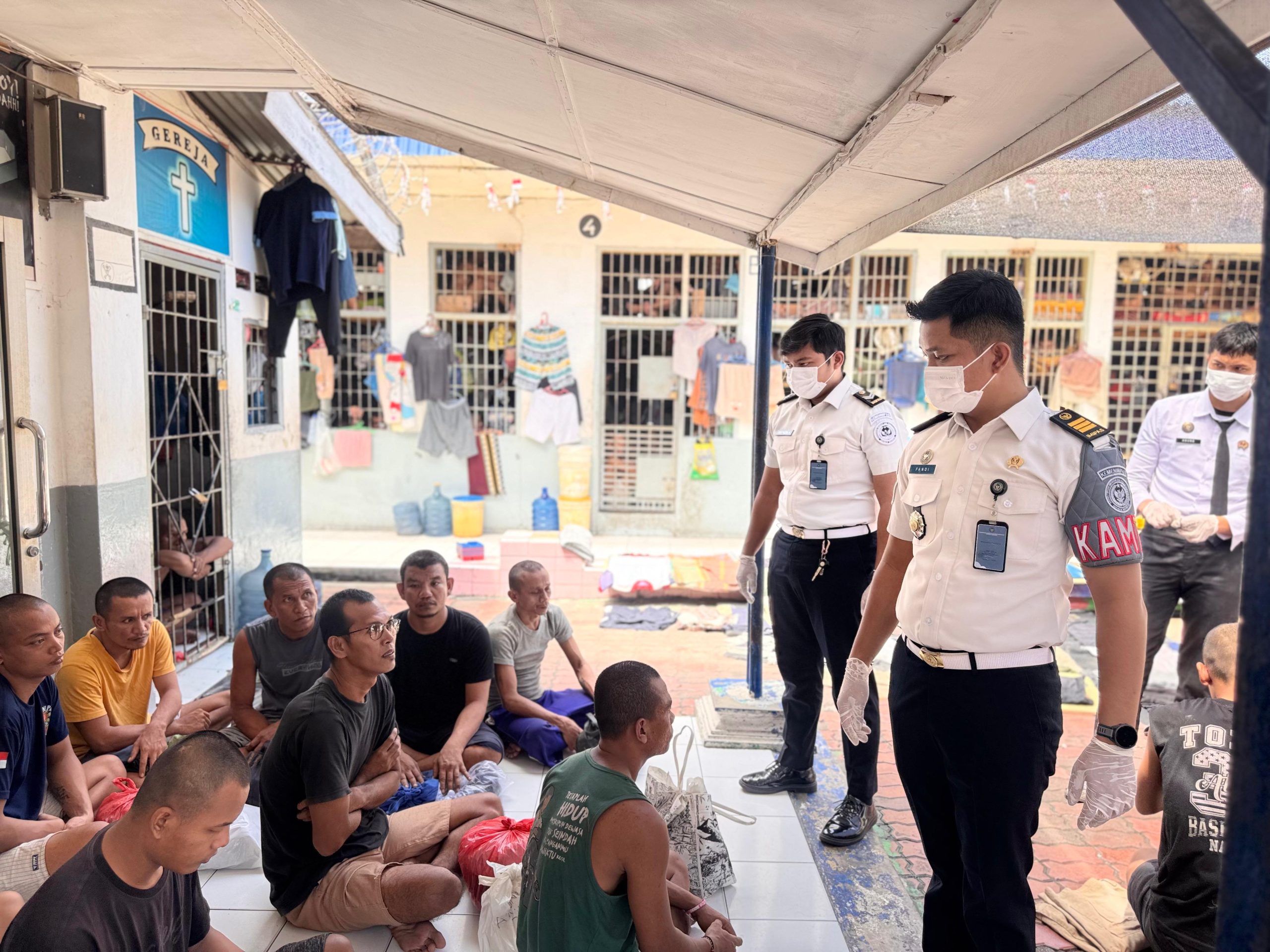 Petugas Lapas Kotapinang Gencarkan Penggeledahan Kamar Hunian Warga Binaan Demi Keamanan Maksimal