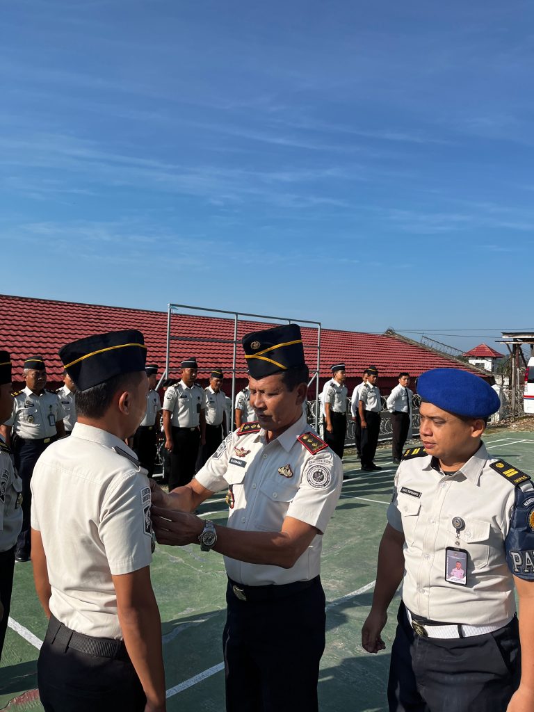 Kalapas Muara Teweh Tegakkan Disiplin Lewat Sidak Atribut Petugas Rutin