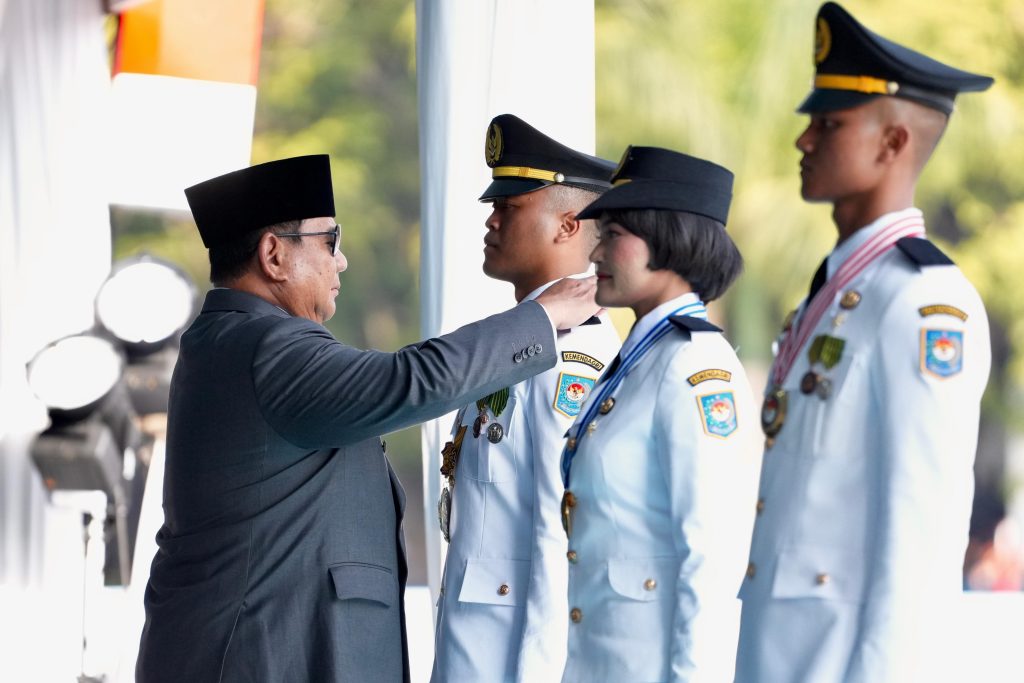 https://bintasara.com/Pelantikan Pamong Praja Muda