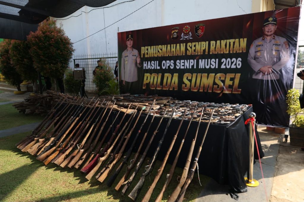 https://bintasara.com/Pemusnahan Senpi Ilegal
