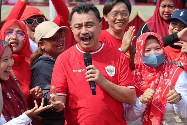 https://bintasara.com/Momen HUT RI 81 Abdul Harris Hiburan Warga Bojong Menteng