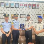 Penyerahan Plakat Tanda Berakhirnya Masa PKL Taruna Poltekimipas di Lapas Gunungtua