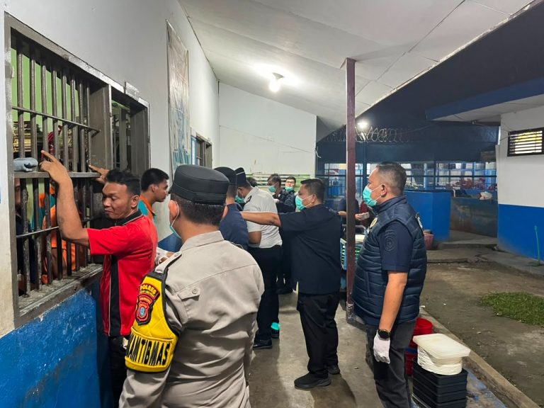 Lapas Gunungtua Gelar Razia Gabungan dan Tes Urine Bersama APH