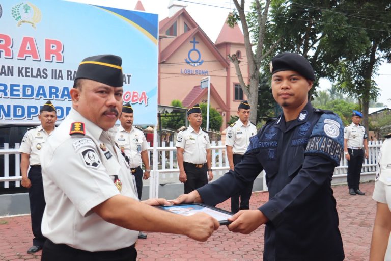 Apresiasi Dedikasi, Dua Pegawai Lapas Rantauprapat Raih Penghargaan