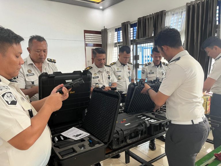 Pastikan Sarana Pengamanan Siap, Lapas Gunungtua Lakukan Pengecekan Senjata dan Amunisi