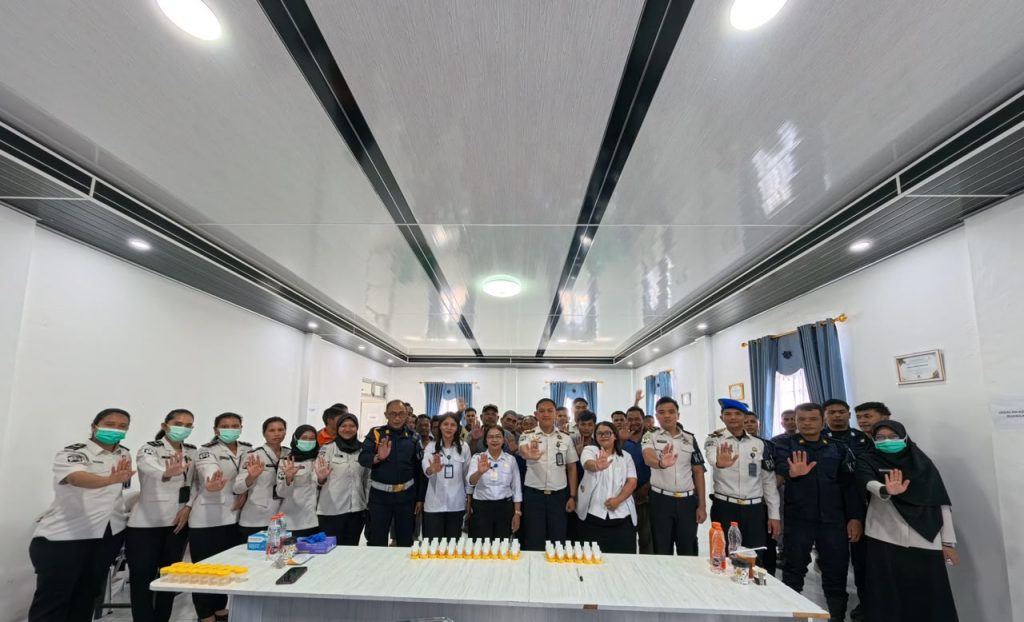 Bersama Puskesmas Matiti, Rutan Humbang Hasundutan Laksanakan Tes Urine Pegawai dan WBP