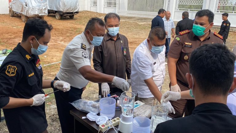 Lapas Gunungtua Hadiri Pemusnahan Barang Bukti Inkracht di Kejari Padang Lawas Utara