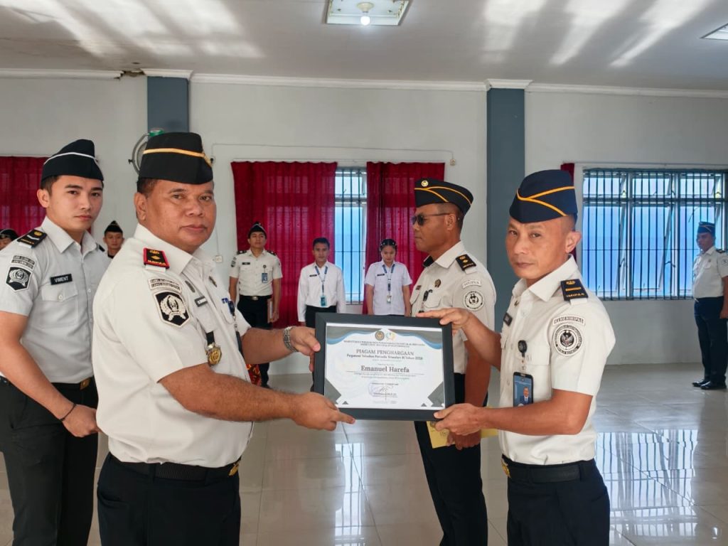 Lapas Gunungsitoli Berikan Apresiasi Melalui Kenaikan Pangkat dan Penghargaan Pegawai Teladan