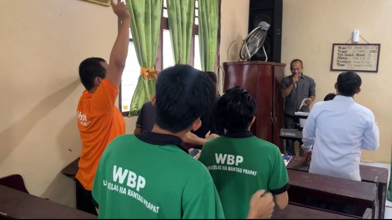 Berlangsung Khidmat, Warga Binaan Lapas Rantauprapat Mengikuti Pembinaan Kepribadian