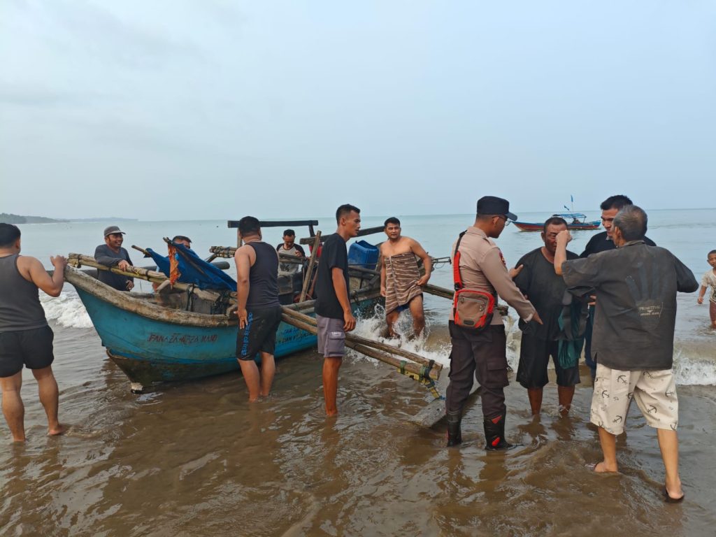Nelayan di Nisel yang Sempat Hilang Kontak Saat Melaut Ditemukan Selamat
