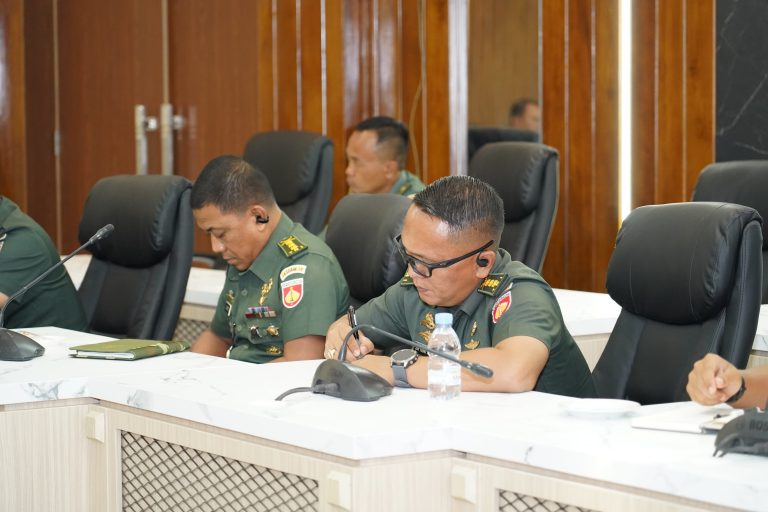Pangdam IV/Diponegoro Ikuti Vicon Kasad Bahas Evaluasi KDKMP dan Rekrutmen TNI AD 2027