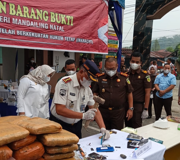 Kalapas Panyabungan Hadiri Pemusnahan Barang Bukti, Perkuat Sinergi Penegakan Hukum