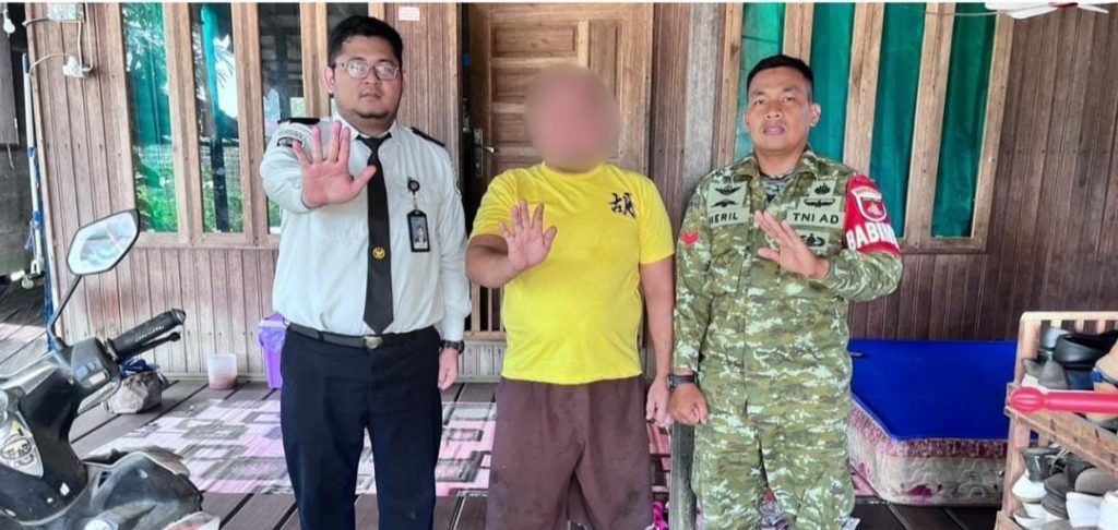 Reintegrasi Sosial, Bapas Muara Teweh Bersama Babinsa Lanjas Laksanakan Home Visit Klien