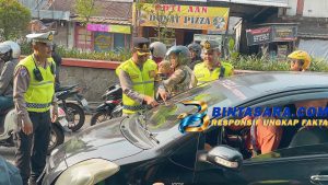 Kapolres Semarang Bagikan Helm dan Apresiasi Pengendara Tertib dalam Operasi Patuh Candi 2026