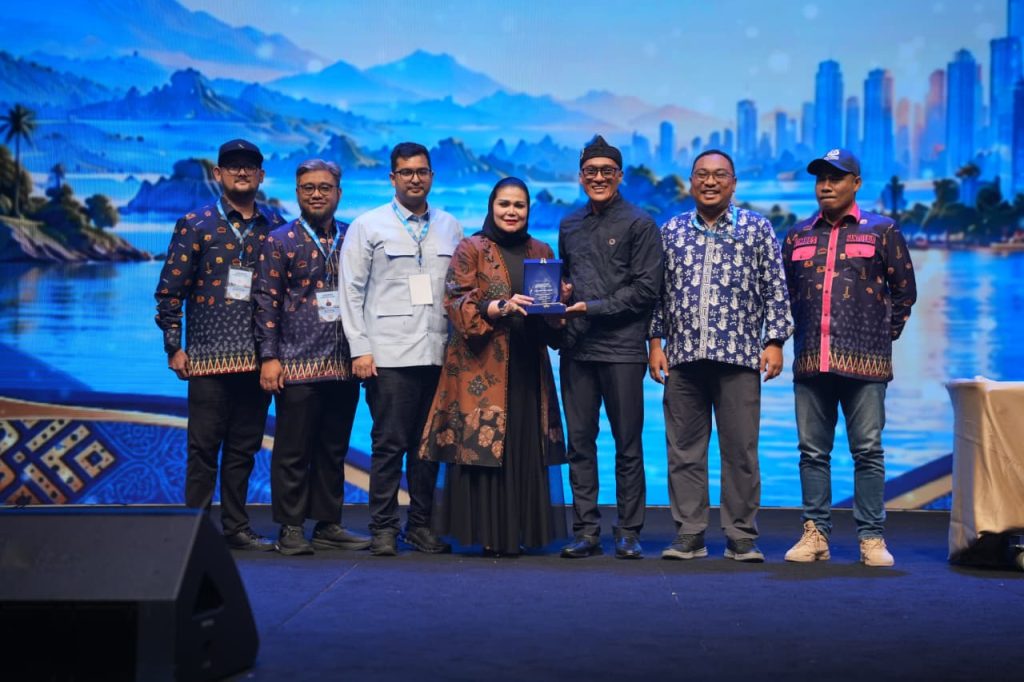 https://bintasara.com/Uchy Hardiman Raih Penghargaan Perempuan Tangguh